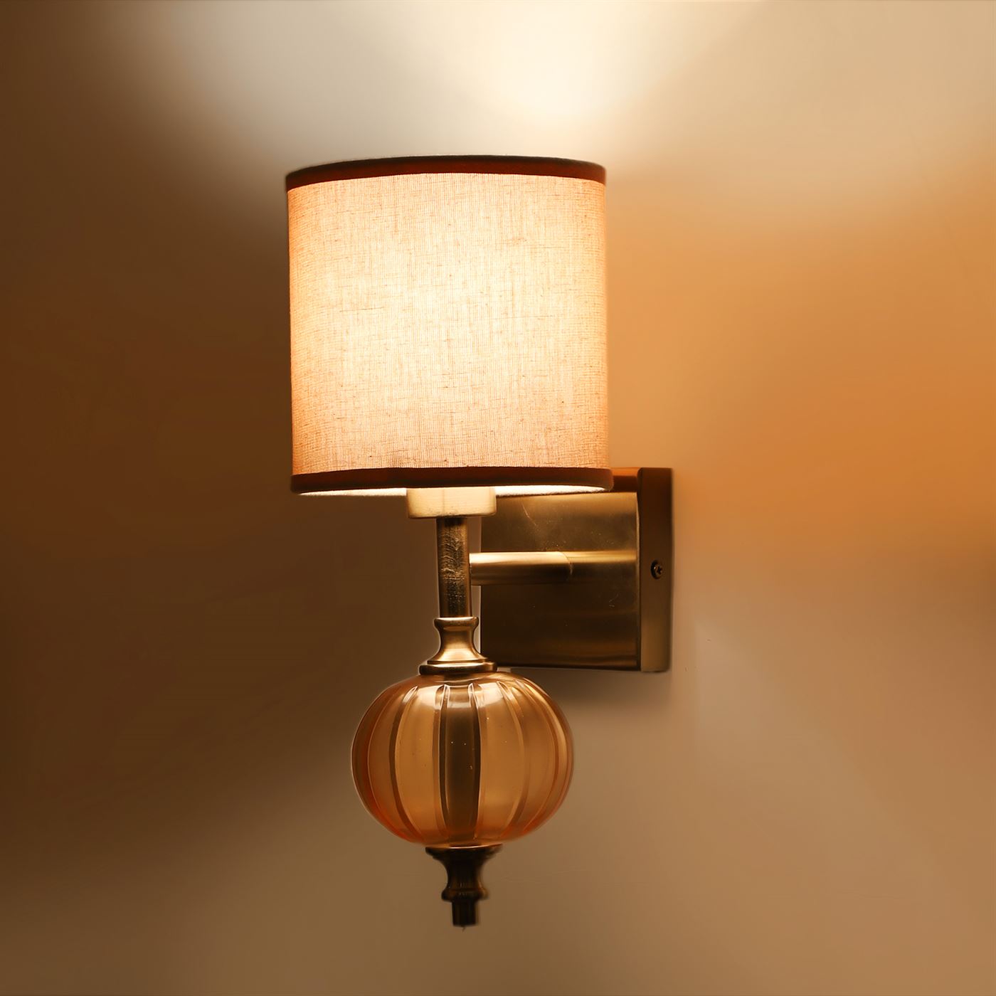 Vega Wall Light (Gold / Champagne)