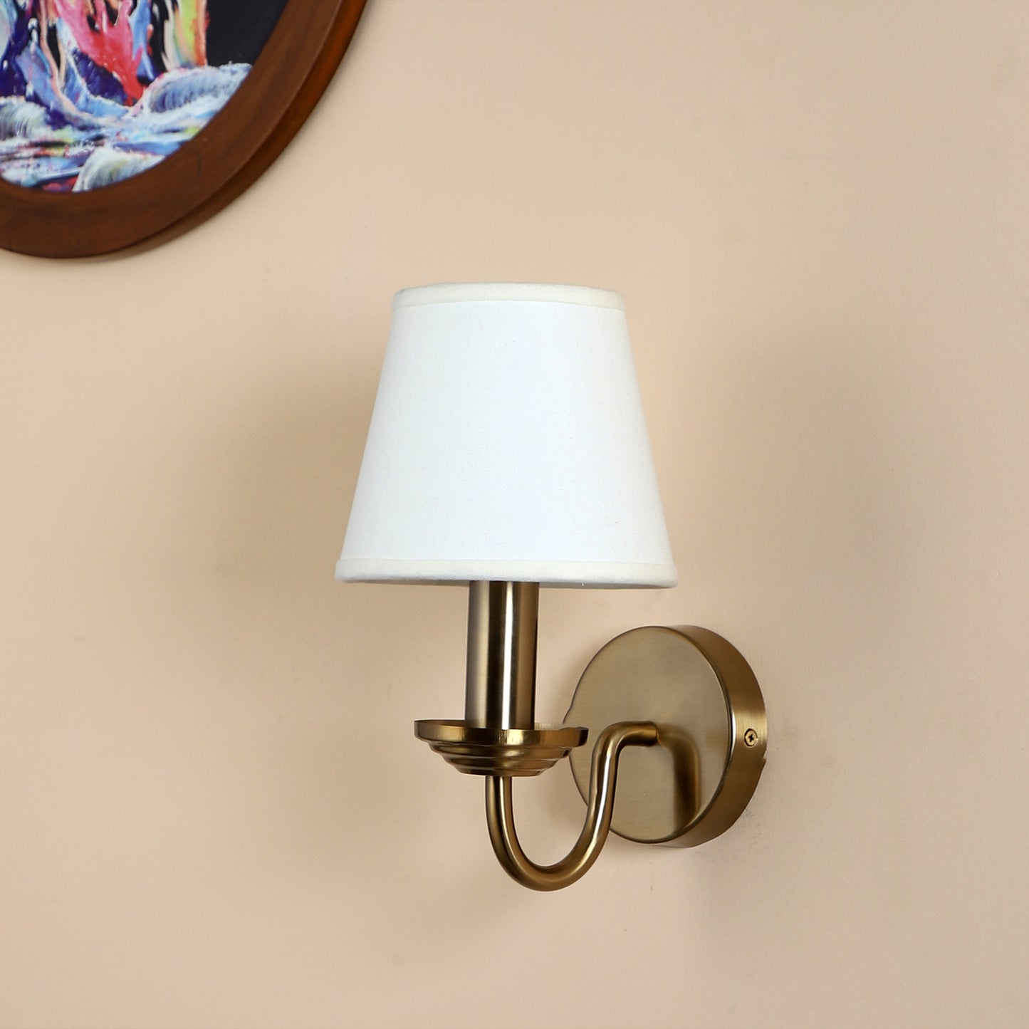 Round base with curve arm single Wall Light