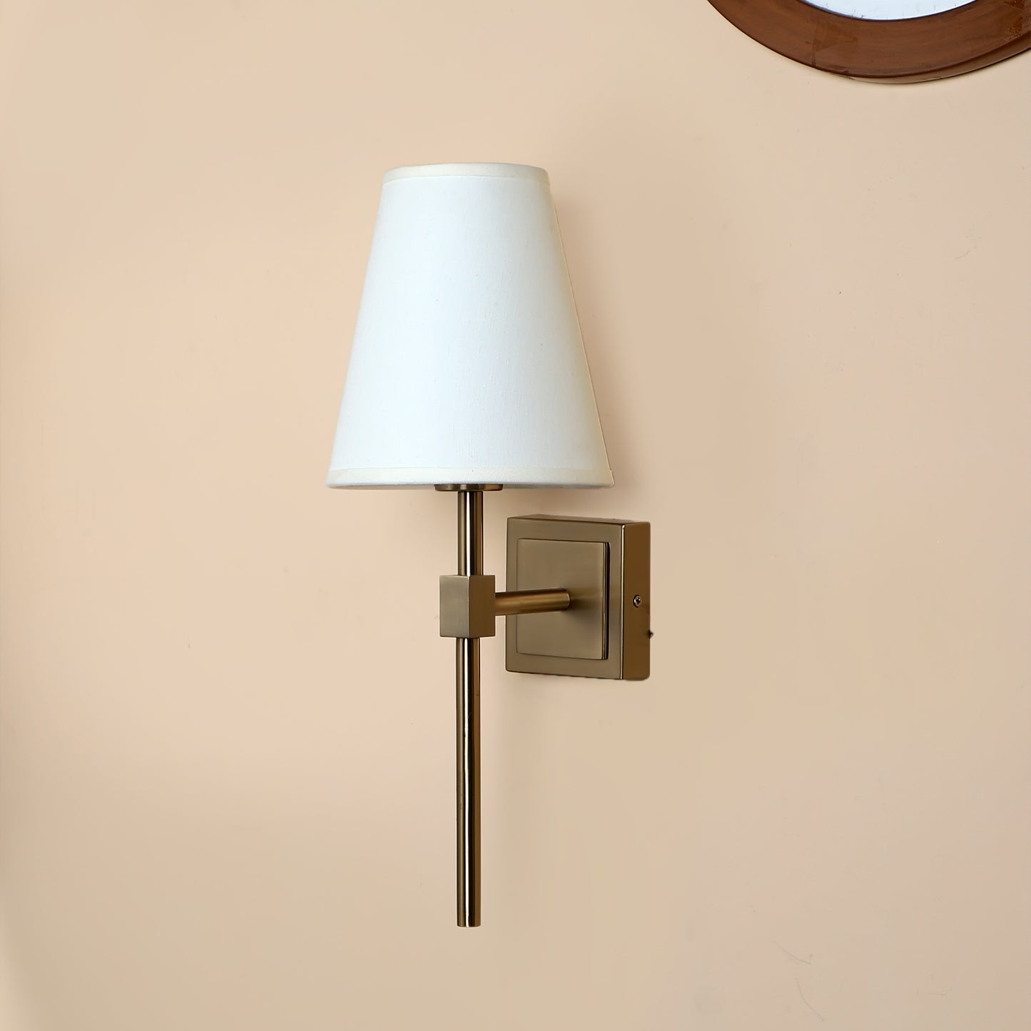 Square base single arm Wall Light