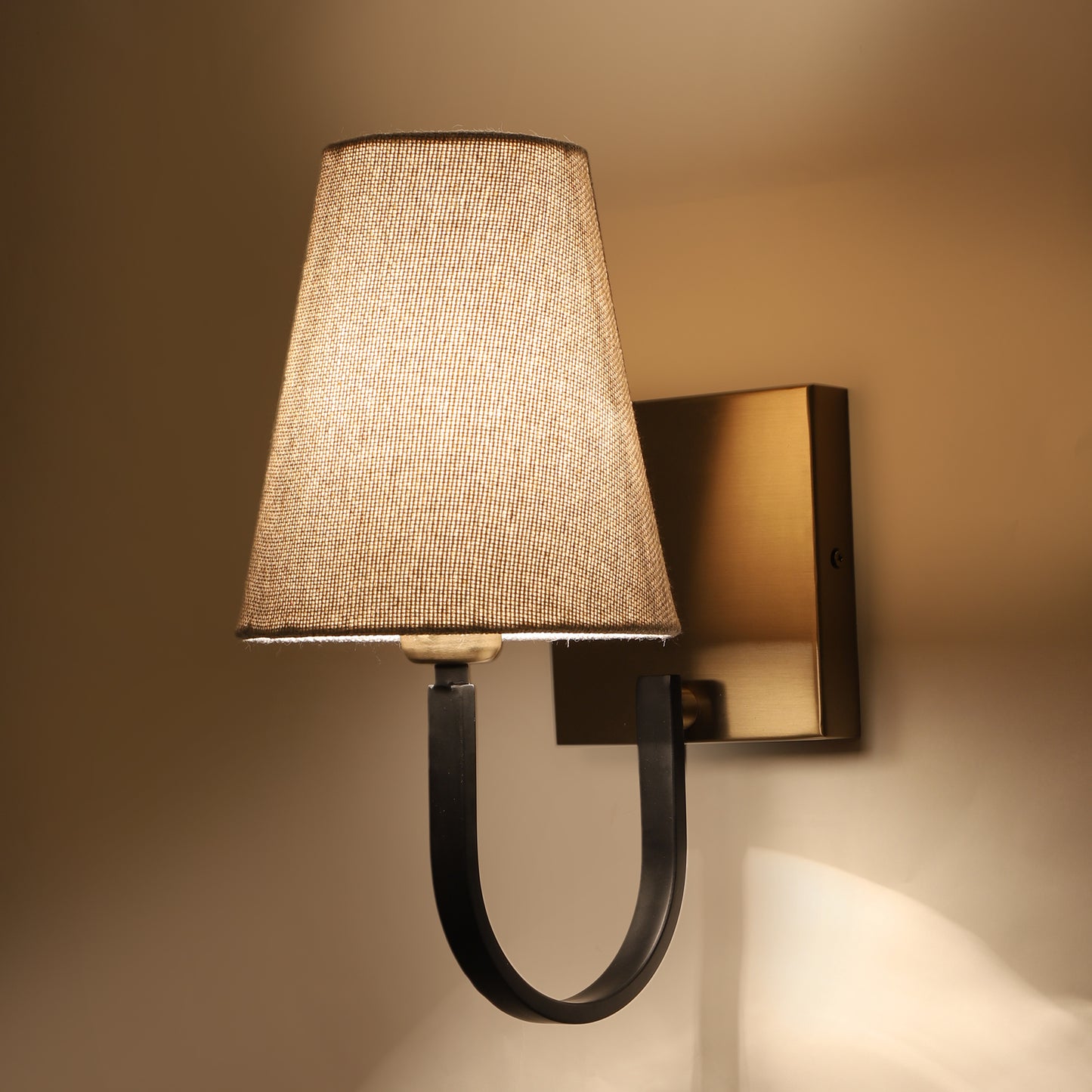 Square base single curve arm Wall Light