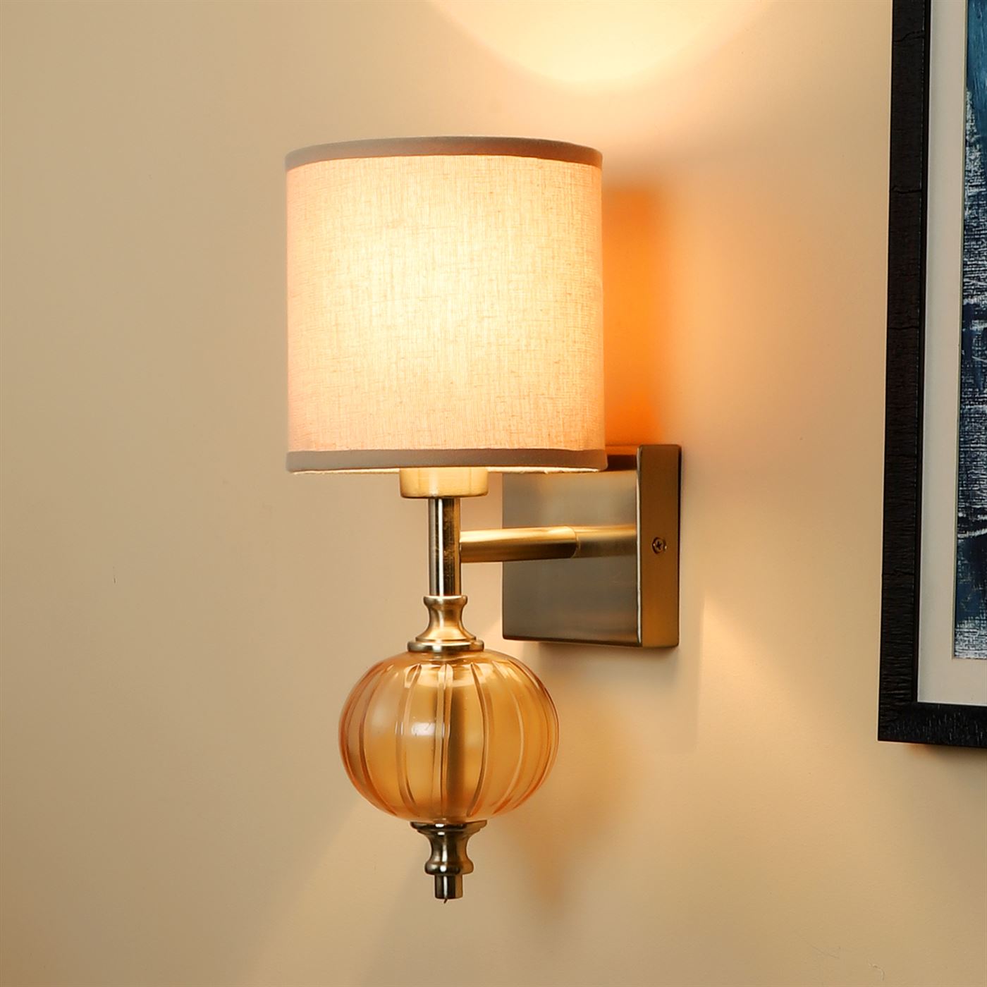 Vega Wall Light (Gold / Champagne)
