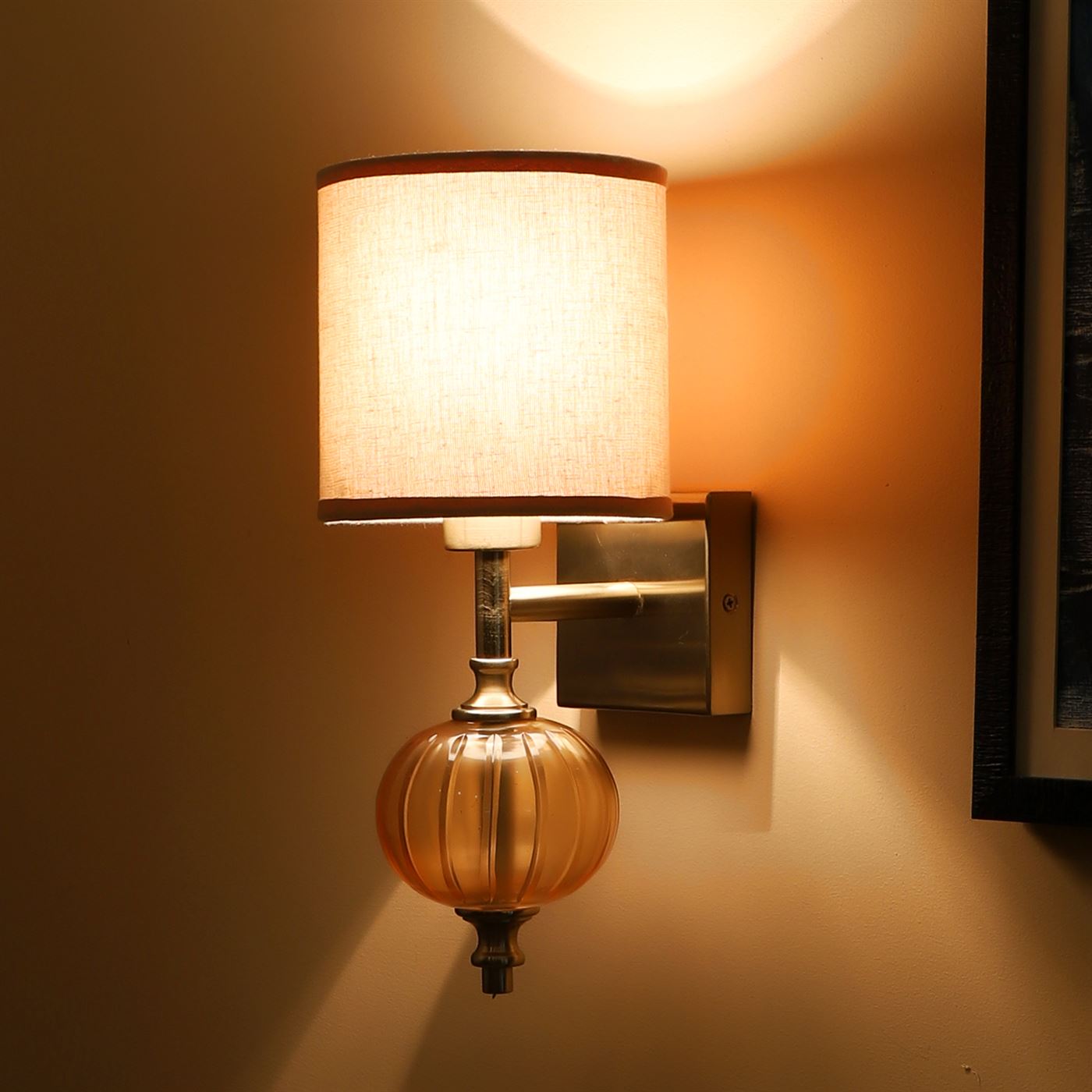 Vega Wall Light (Gold / Champagne)