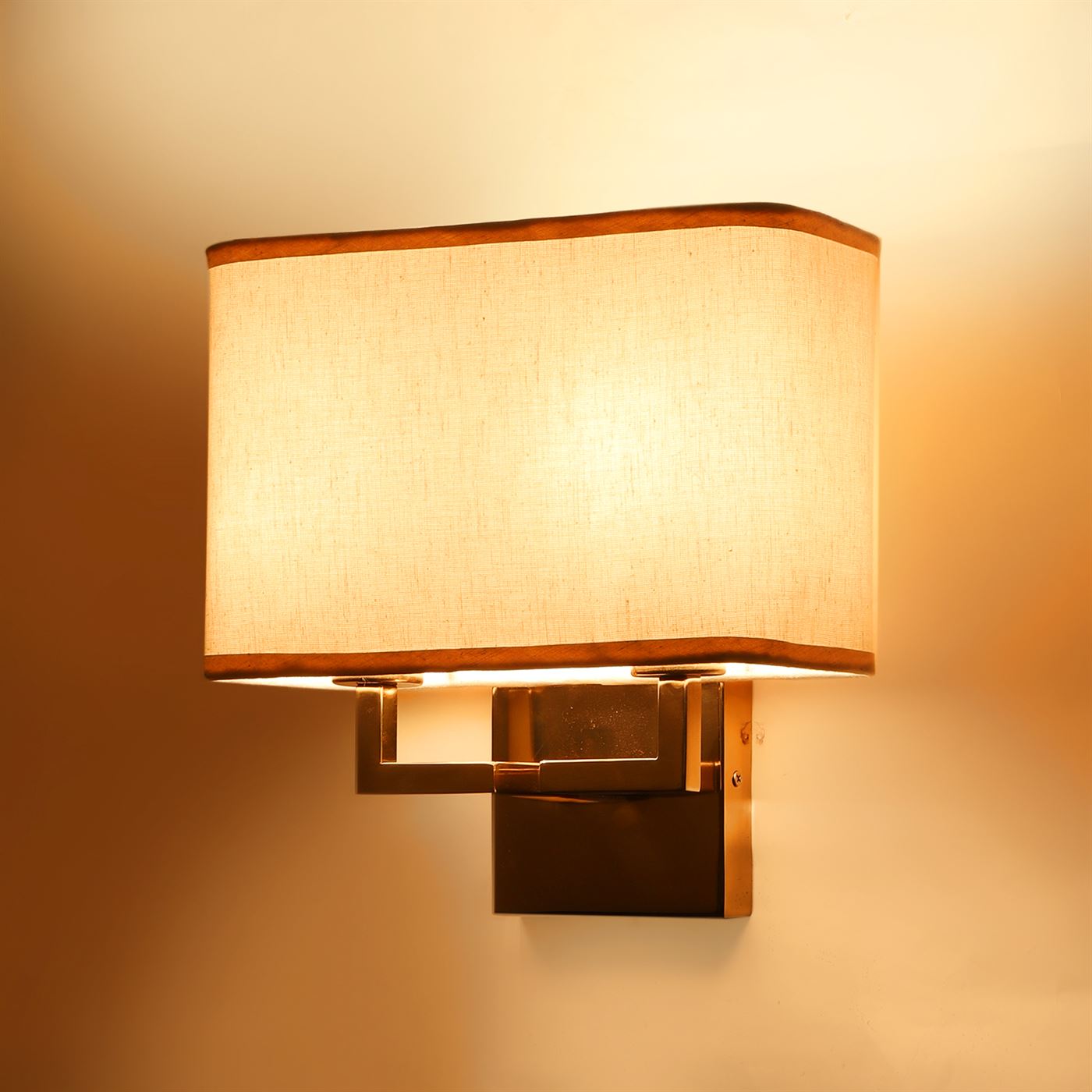 Polaris Wall Light