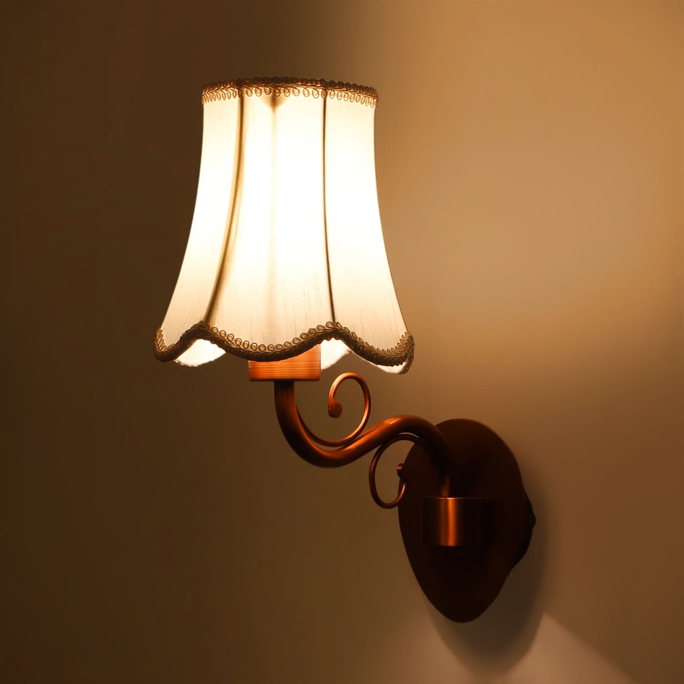 Lynx Wall Light