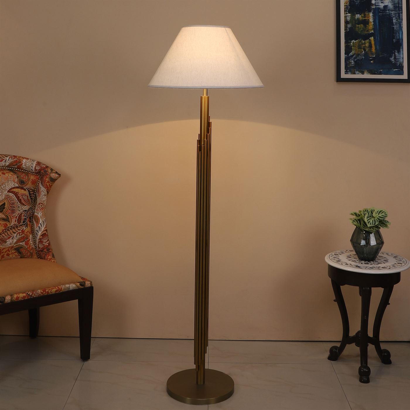 Black Eye Floor Lamp (Gold)