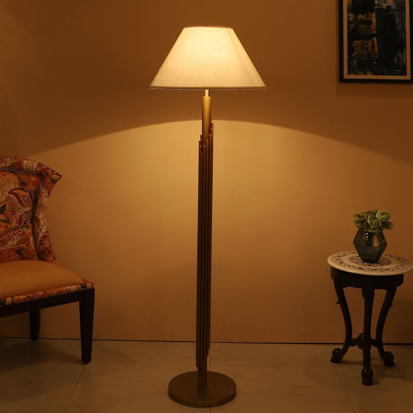 Black Eye Floor Lamp (Gold)