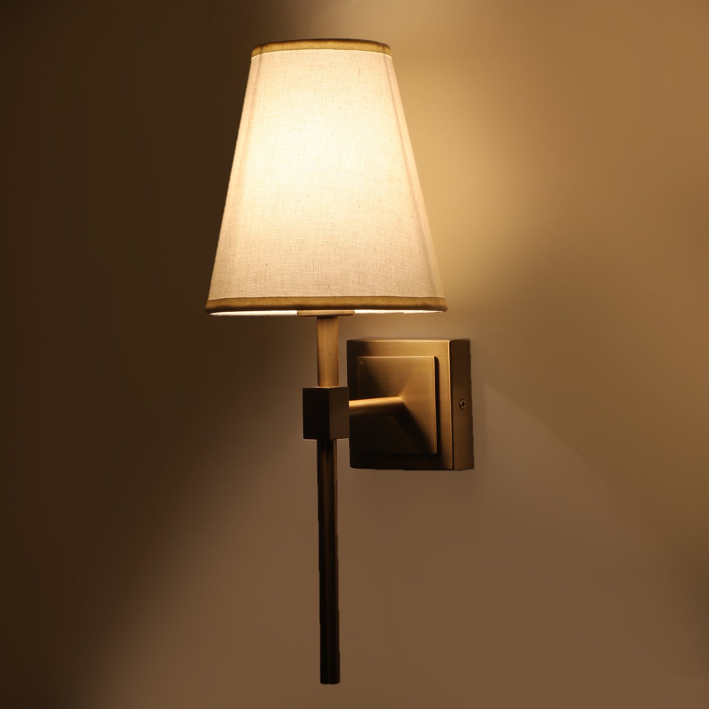 Square base single arm Wall Light