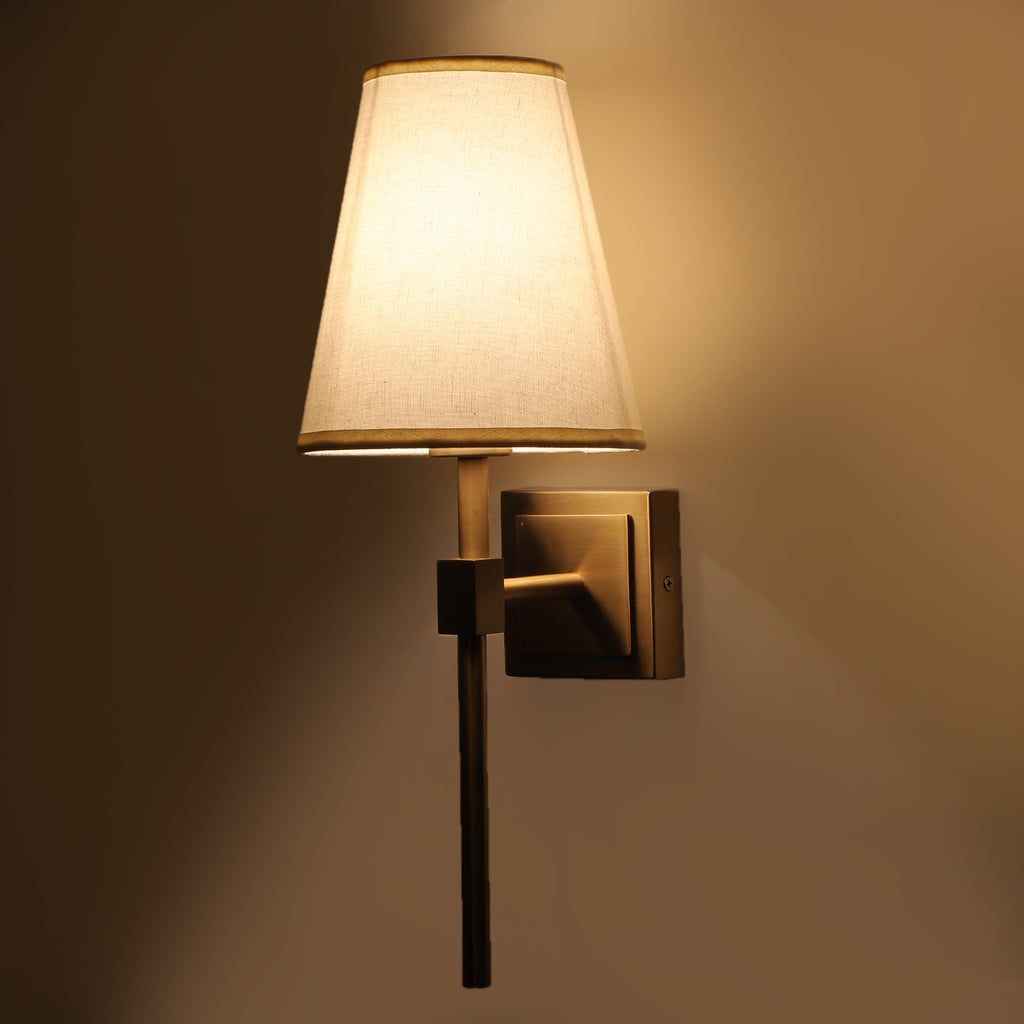 Square base single arm Wall Light