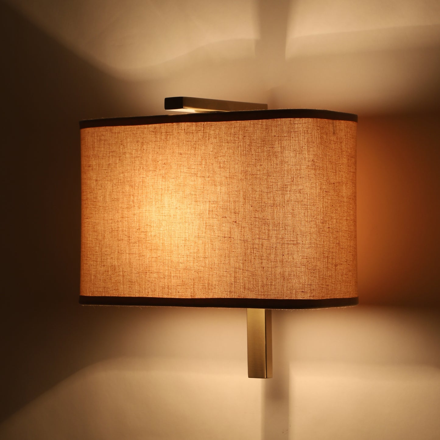 Sleek L shape wall light