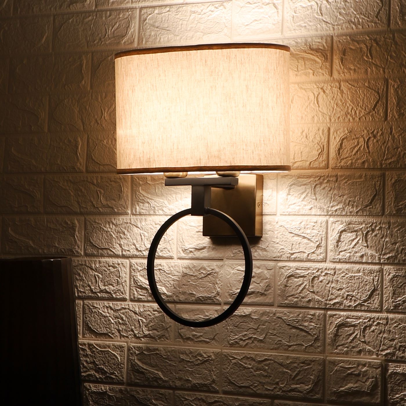 Circinus Wall Light